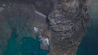 Tenerife 'de sonbahar, Los Gigantes yakınlarında, Atlantik kıyısında, hava klibi