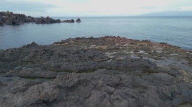 Tenerife 'de sonbahar, Los Gigantes yakınlarında, Atlantik kıyısında, hava klibi