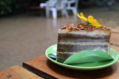 Kremalı çikolatalı pasta.