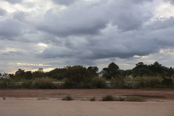 Bulutlu gökyüzü ile güzel bir manzara