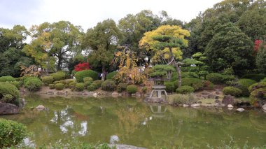 Parktaki Japon bahçesi.