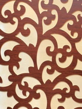 Soyut Batik Desenli Duvar Kağıdı. Geleneksel Malezya batiğinden esinlenilmiş, soyut motifler, akış çizgileri ve canlı renklerin yer aldığı sanatsal bir duvar kağıdı..