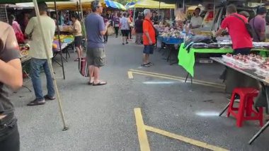 Malezya sabah pazarı veya Pasar Pagi, yerel kültürün önemli bir parçasıdır..