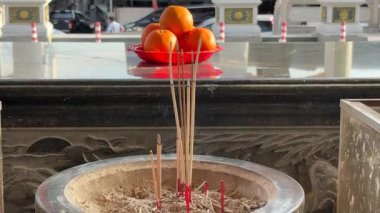 Malezya 'daki tapınak mimarisi Çin' i harmanlıyor, zengin dini sanat ve geleneksel zanaatkarlık sergiliyor..