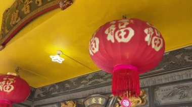 The temple architecture in Malaysia blends Chinese,showcasing rich religious art and traditional craftsmanship.