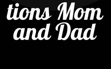 Anne ve oğullarının. Beyaz yazıtlı siyah harf.