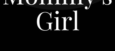 Siyah arka planda anneler günü mesajı.