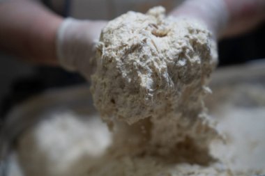 Mutfakta Elleri Unla Çökmüş Hamur