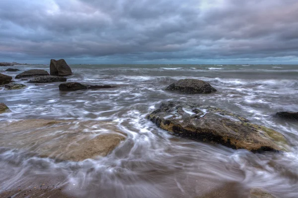 Deniz manzarası, deniz fırtına öncesi sessizlik — Stok fotoğraf