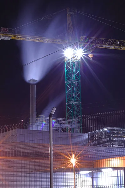 Vinçli bir bina inşaatı