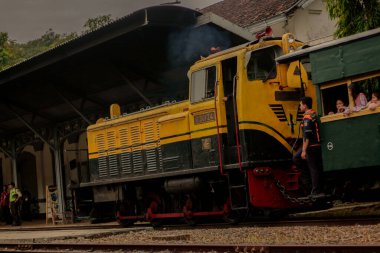 Tren istasyonu, yeni yılın şehri..