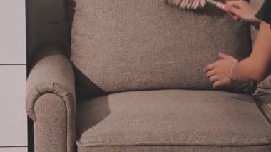 Eve birlikte temizlik mutlu genç Çift