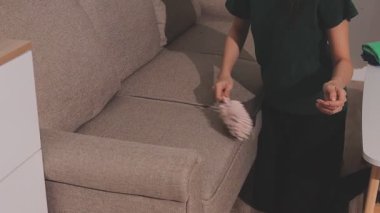 Eve birlikte temizlik mutlu genç Çift