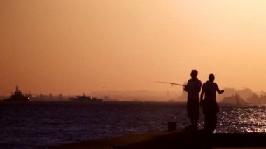 İnsanlar'nde Günbatımı Balık tutma