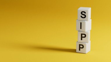 SIPP iş sözcüğüne sahip ahşap elementler. Ahşap elementleri kapatın,