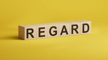 GİZLİ iş sözcüğüne sahip ahşap küpler. Ahşap küplere yakın çekim, İş Konsepti 3D görüntüleme..