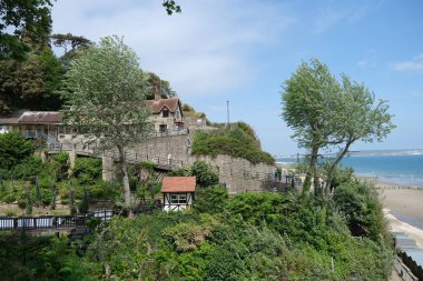 Shanklin, Wight Adası, İngiltere. 22 Mayıs 2025. Shanklin Chine Tarihi Vadisi 'ndeki Kordon girişinin üstündeki Chine Inn' de..