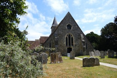 Warblington, Hampshire, İngiltere. 29 Haziran 2025. Warblington, Hampshire, İngiltere 'deki St. Thomas Becket Kilisesi ve Mezarlığı