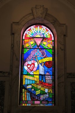 Belfast, Kuzey İrlanda. 7 Ekim 2025. Belfast Belediye Binası LGBTQ + Gurur Lekeli Cam Pencere Toplum Tarihi ve Eşitlik Eylemciliği Anma Töreni