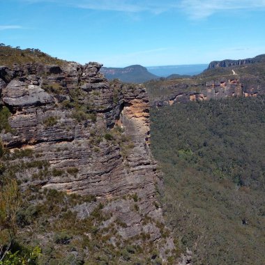 Mavi Dağlar Ulusal Parkı, Katoomba, Avustralya 'da güneşli bir gün. Dünya mirası listesi turistler arasında çok popüler.. 