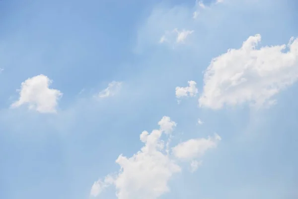 Light Blue Sky Beautiful Natural White Fluffy Clouds — Stock Photo, Image