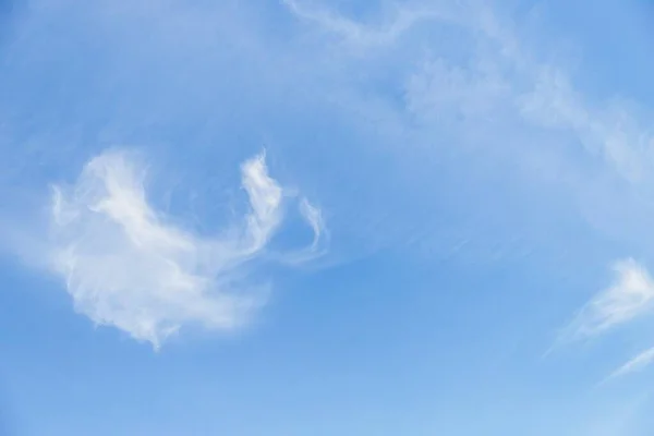 Blanco Cirrocumulus Una Nube Fondo Azul Claro Del Cielo — Foto de Stock