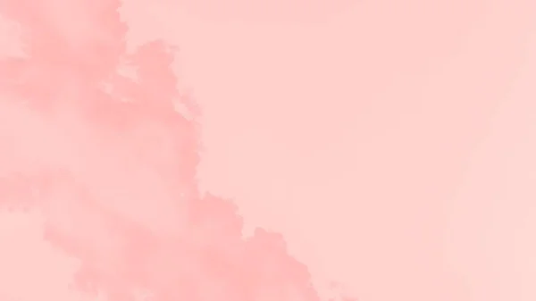 要旨サンゴピンク色の柔らかい色の空の背景にぼやけた雲 コピースペース — ストック写真
