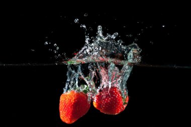 içine su sıçramasına çilek 