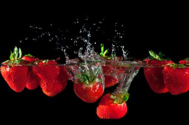 içine su sıçramasına çilek 