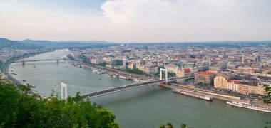 Budapeşte Panoraması ile Tuna Nehri. 