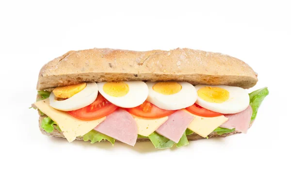 Помідор, салямі та сирний бутерброд — стокове фото