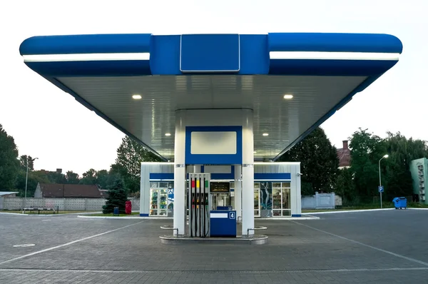 Posto de gasolina no fundo branco — Fotografia de Stock