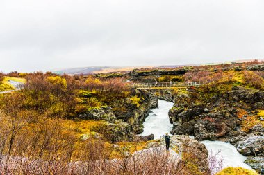 Barnafoss ve Hraunfossa Şelaleleri, İzlanda - 15 Ekim 2025