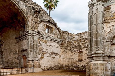 1798 'de kurulan San Luis Rey de Francia Misyonu, muazzam büyüklüğü ve refahıyla 