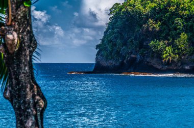 Tahiti 'deki Black Sand plajı sahneleri, Fransız Polinezyası. Şubat 04, 2016