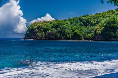 Tahiti 'deki Black Sand plajı sahneleri, Fransız Polinezyası. Şubat 04, 2016