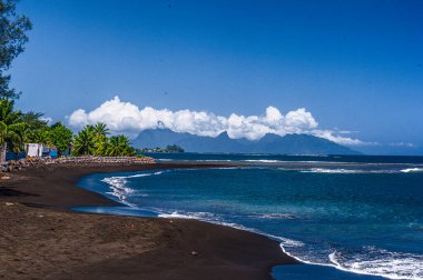 Tahiti 'deki Black Sand plajı sahneleri, Fransız Polinezyası. Şubat 04, 2016