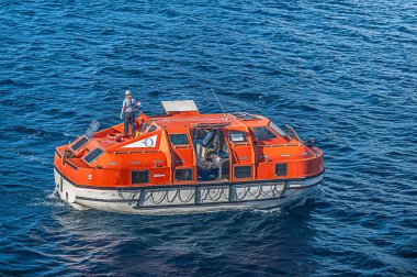 Şubat 06, 2016: Bora Bora kıyılarına turist götüren tek binici