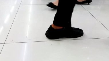 Süpermarketlerde sık sık kullanılan beyaz fayanslar.