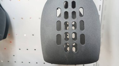 Sandalyenin ya da bisikletin kolluğu.