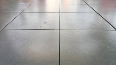 Genişleme eklem çizgileri olan cilalı beton zemin