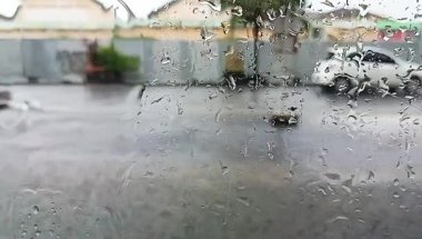 Şiddetli yağmurda açık hava görünümü