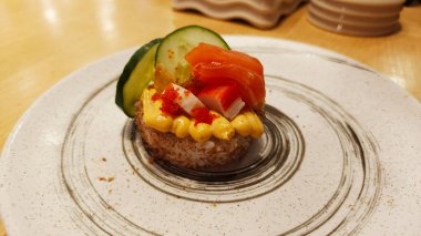 Tobiko Torchy Sushi, Gunkan suşisinin bir türüdür..