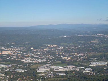 Kentsel orman ve altyapı genel bakışı, yerleşim yerlerinin hava haritası ve yeşil yollar