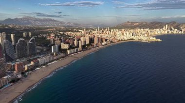 Sahil Kenti üzerinde Şafak Havası Araştırması, Alçak Güneş Sahilde Uzun Gölgeler Arıyor, Drone haritası çıkarılıyor.