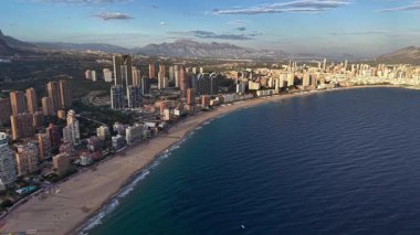 Sakin Turkuaz Suyu, Lüks Havacılık Sahil Sahası Üst Düzey Kuleler ve Sessiz Gezinti Alanı, Altın Koridor