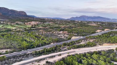 Yumuşak Işık Altında Hava Kırsal Vadisi Karayolu Yaklaşım, Yerleşim ve Tarım Alanları