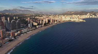 Sahil Kenti üzerinde Şafak Havası Araştırması, Alçak Güneş Sahilde Uzun Gölgeler Arıyor, Drone haritası çıkarılıyor.