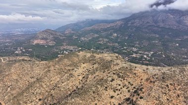 Hava Vadisi Dağılmış Evler ve Yeşil Yamalı Arazi Değerlendirme Dronu Yerleşim Haritası Haritası