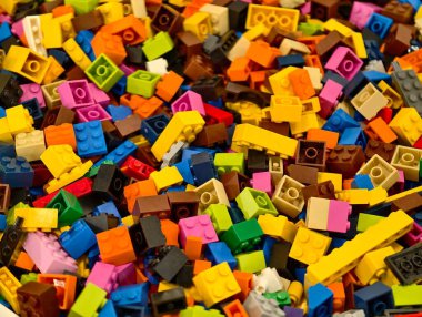 Karmaşık Yığınla Renkli Tuğlalar, Dağınık Aygırların Kapanışı ve Küçük Parçalar Oluşturma